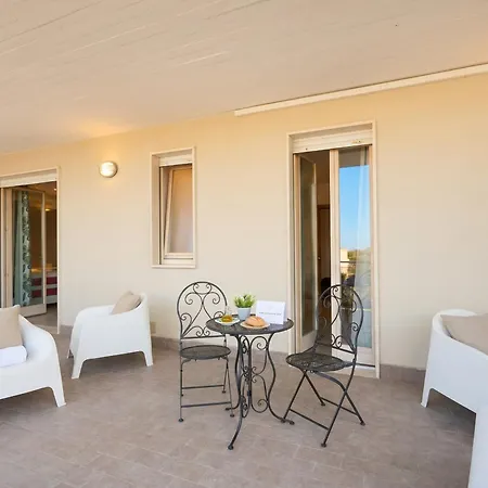 Skygate - Airport With Terrace Apartmanhotel Bari